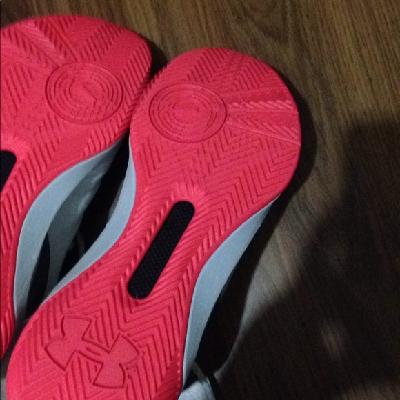 Curry 3 Pink and White NWOT - Picture 2 of 3